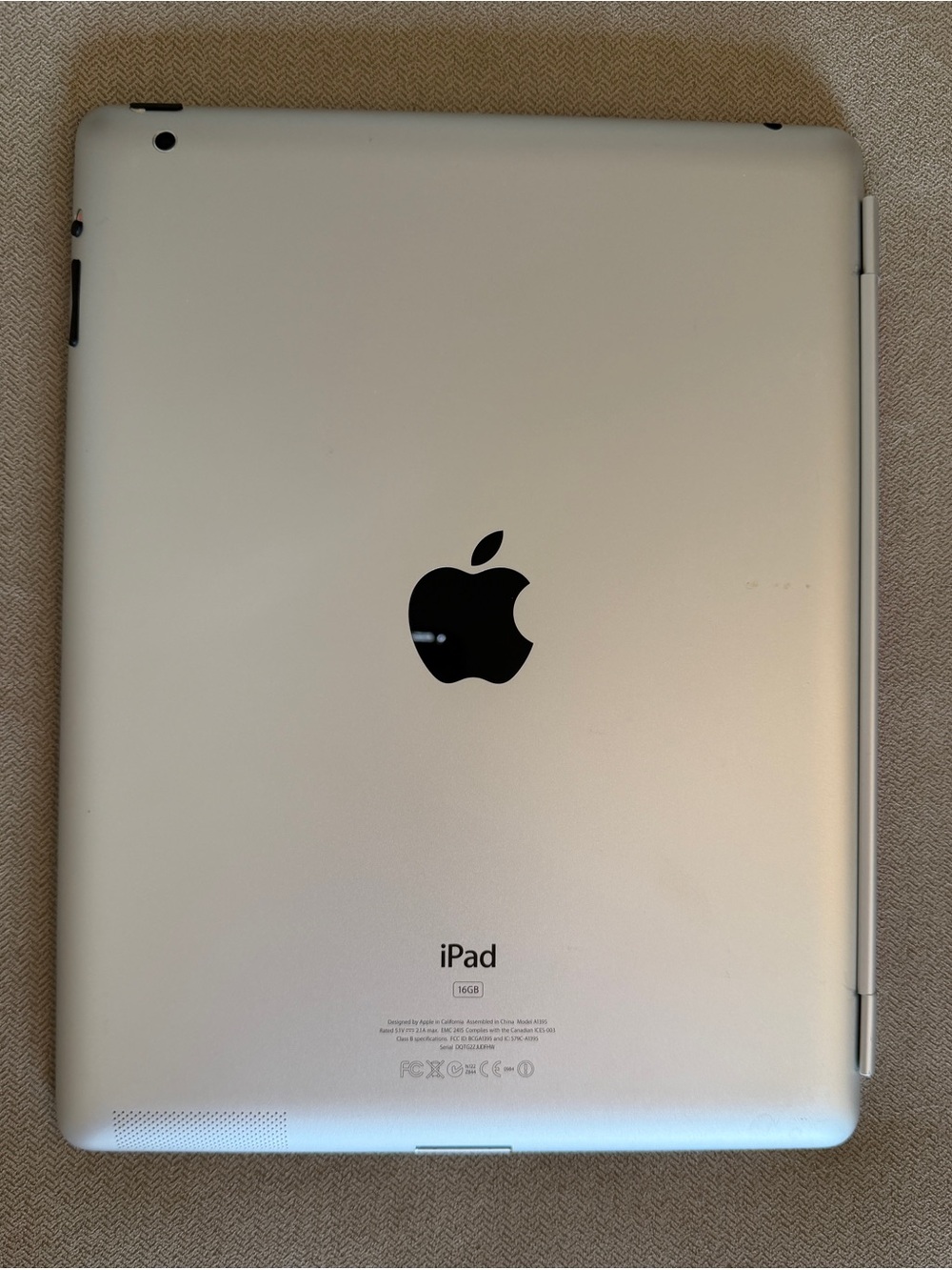 ✨Apple iPad 2, 2nd gen, Silver, 16GB w/ cover & 2 cords. A1395 Great condition.